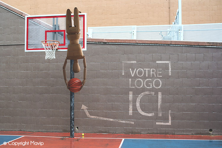 Goodie Boy et ses objets publicitaires à New York sur un terrain de basket #votrelogoici