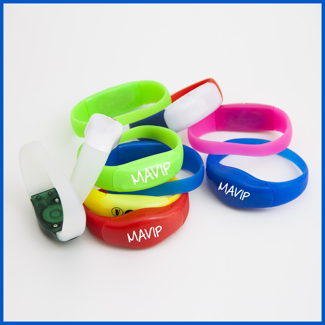 Bracelets lumineux réactifs au mouvement ou au rythme de la musique personnalisables avec logo